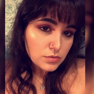 Meet your Posher, Caitlin